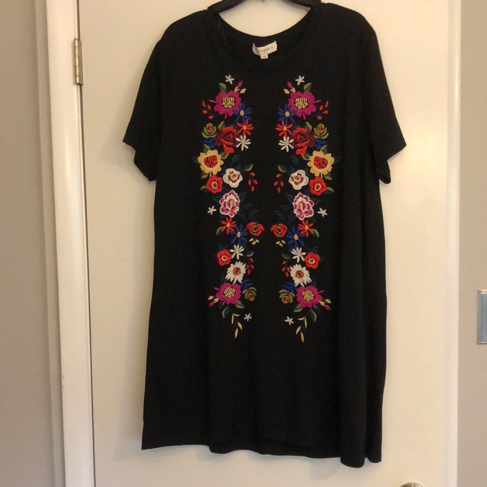 NWT Embroidered floral t-shirt dress - 1XL